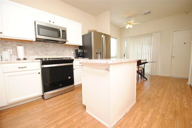 Building Photo - 6363 Provident Green Dr
