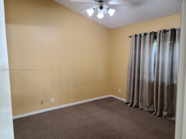 Building Photo - 1954 Windsor Dr