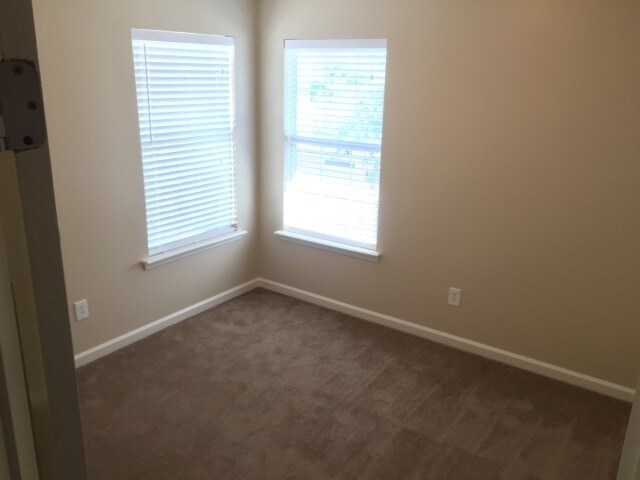 Building Photo - 3631 Silver Bluff Blvd