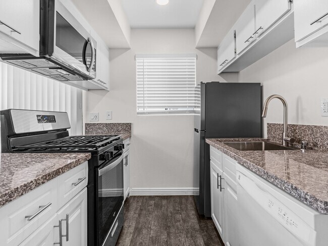 Building Photo - 1168 E 10th St