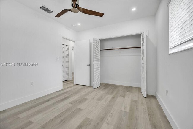 Building Photo - 1401 NE 152nd St