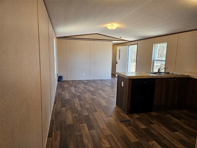 Building Photo - 16299 Crockett Martin Ests Dr