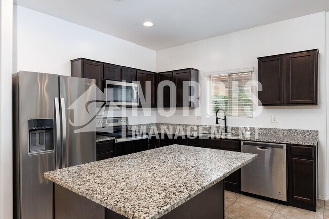 Building Photo - Beautiful Home in Mission Royale