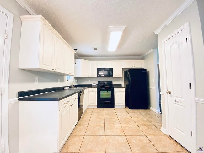 Building Photo - 202 Chimney Rock Rd