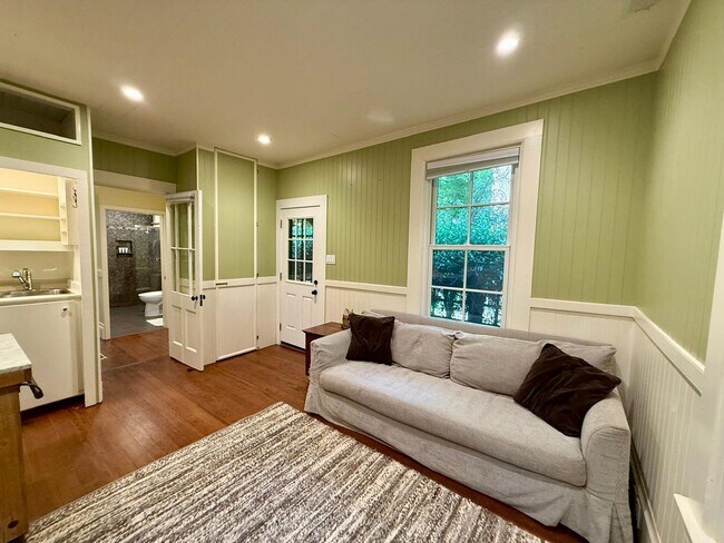 Building Photo - PEACEFUL MADRONE CANYON ONE BEDROOM COTTAGE NEAR DOWNTOWN LARKSPUR