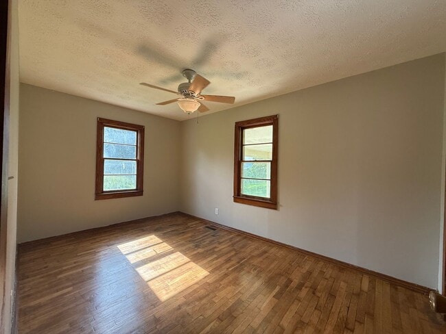 Building Photo - 3 Bedroom 1 Bathroom Home in Greene County...