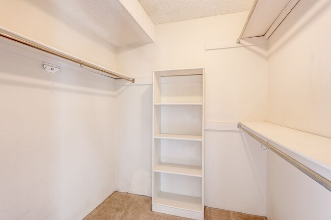 Building Photo - 3bd 2.5 bath Townhome for Rent, also on market for sale