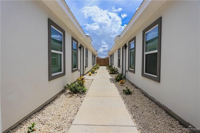 Building Photo - 23 N Maryland St