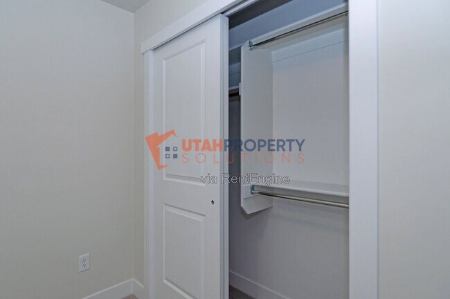 Building Photo - 388 S 980 W