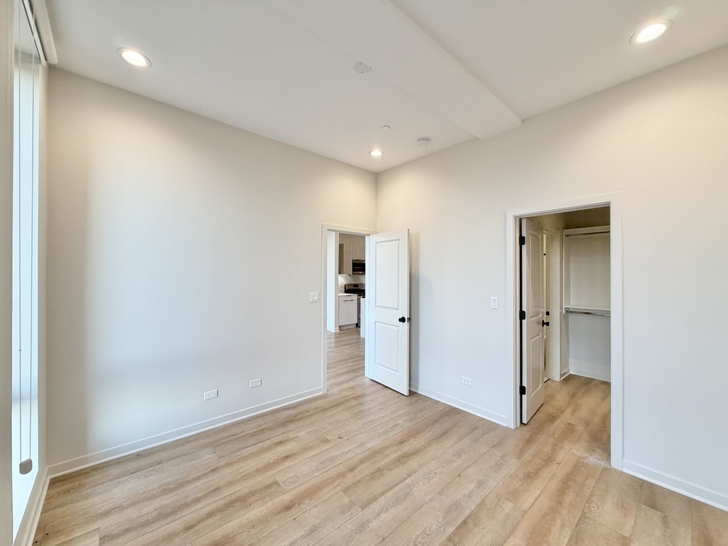Building Photo - 3207 N Narragansett Ave