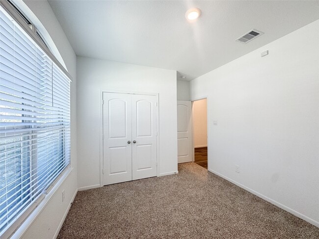 Building Photo - 519 Newcomb Holw Dr