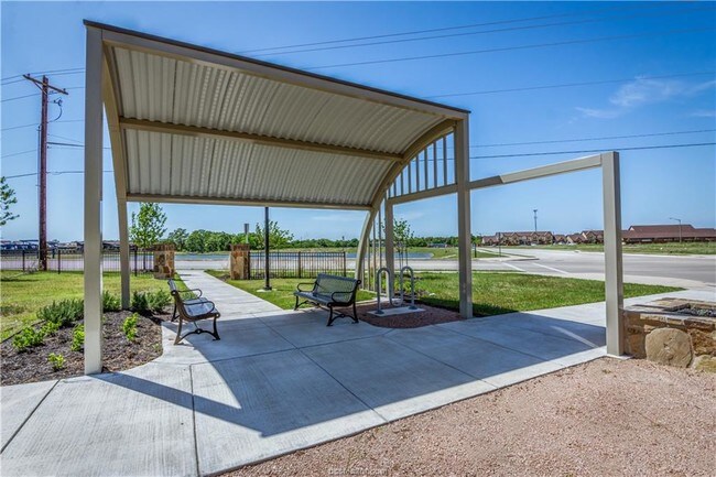 Building Photo - 119 Deacon Dr W