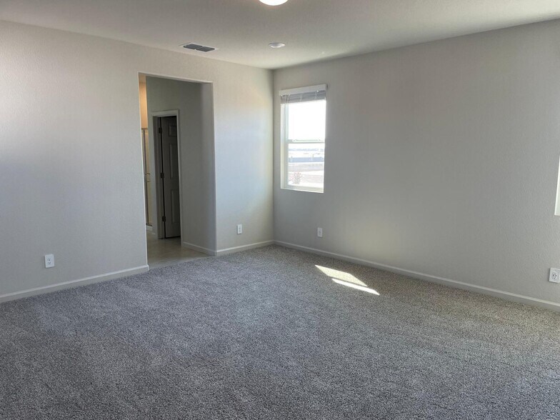 Building Photo - 2943 Girdwood St