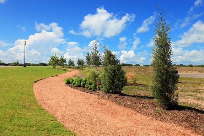 Building Photo - 668 Backstays Lp