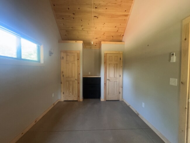 Building Photo - 35 Tiny Time Ln