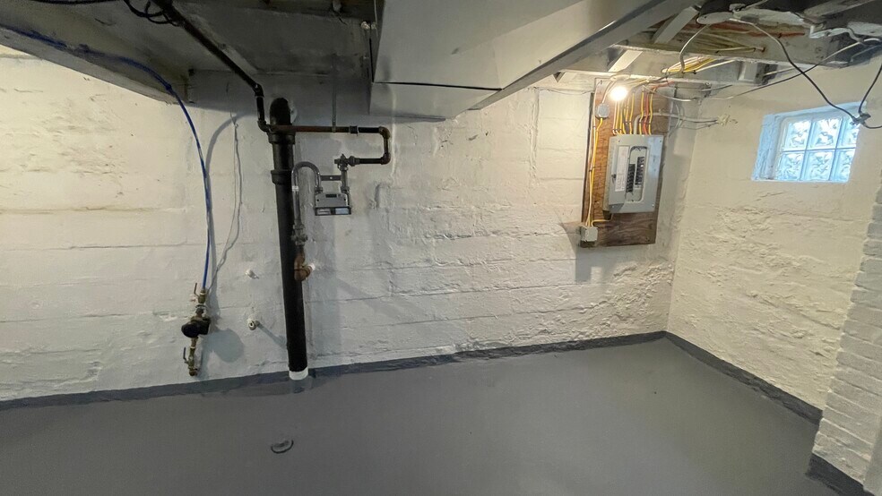 Building Photo - 2311 Grandview Ave