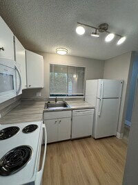 Building Photo - Fully renovated 2 bedroom, 1.5 bath apartment available with Separate Garage!  Updated Kitchen wi...