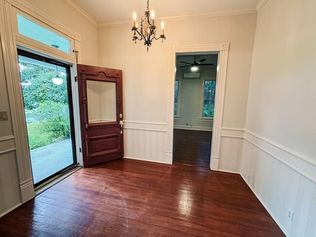 Building Photo - 305 W Brazos St