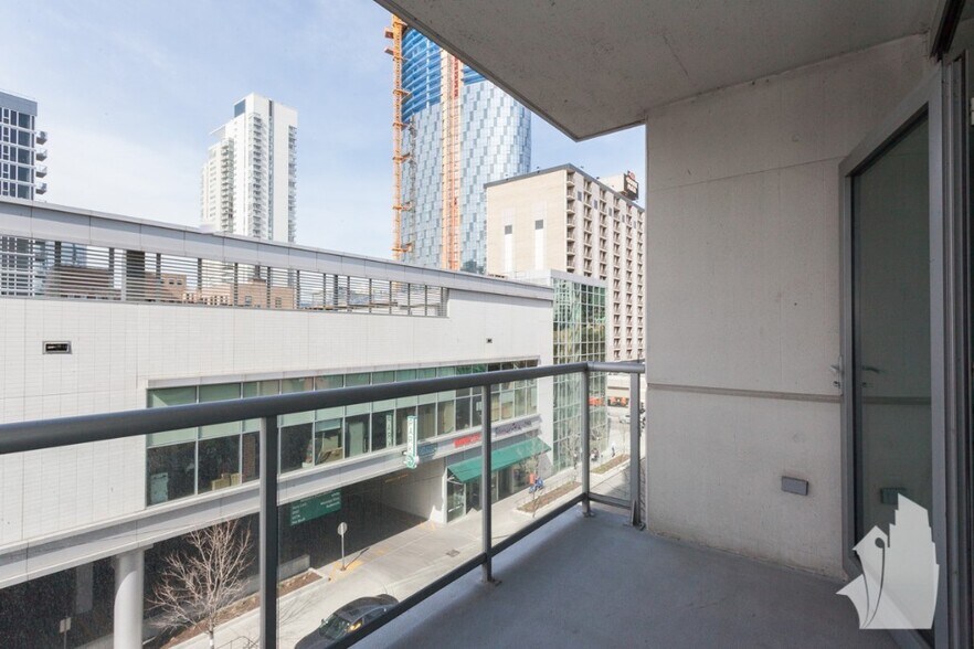 Building Photo - 123 S Green St