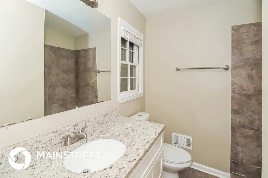 Building Photo - 266 Tonawanda Dr SE