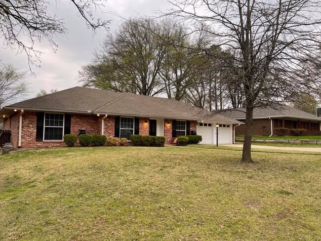 Building Photo - 1120 Lancashire Dr