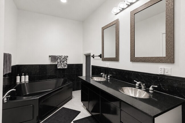 Building Photo - 14 Pentwater Dr
