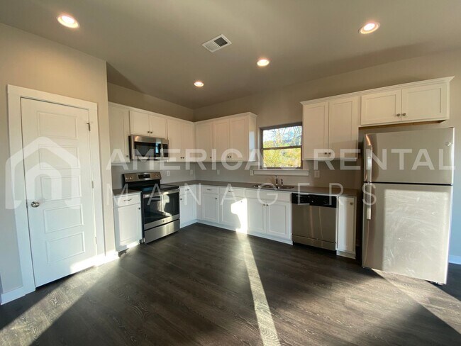 Building Photo - Home for Rent in Weaver AL... Coming Soon!