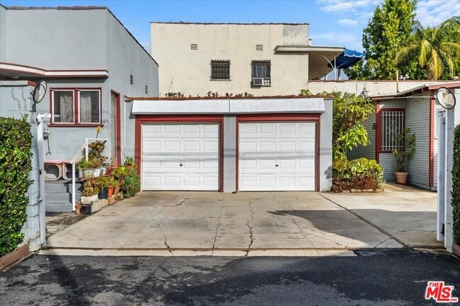 Building Photo - 715 N Harper Ave