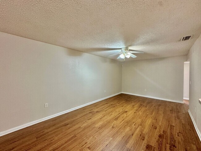 Building Photo - 4BR/2.5BA Condo in Cricket Club I