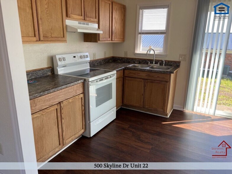 Building Photo - 500 Skyline Dr