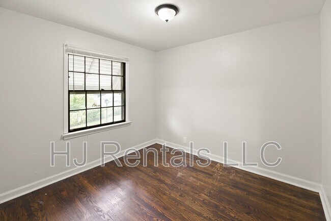 Building Photo - 10139 Cabot Dr