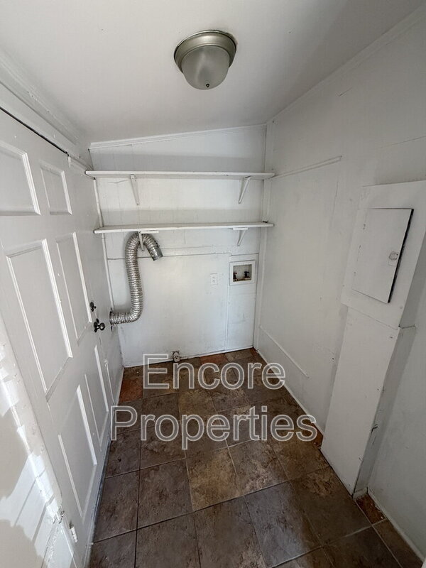 Building Photo - 1209 N Hyde Park Ave