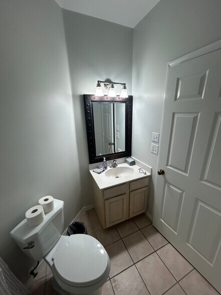 Building Photo - 9921 Perfect Dr