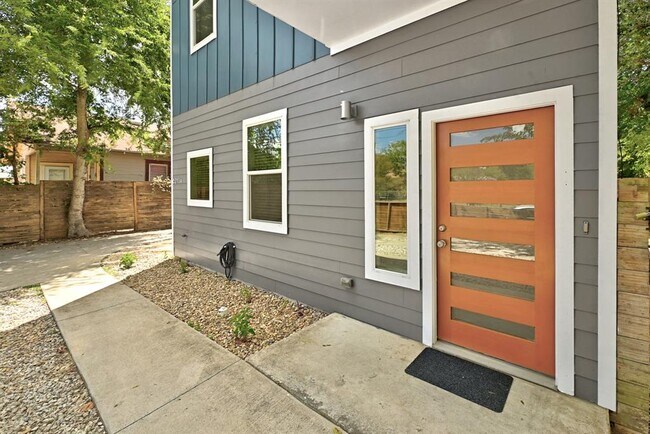 Building Photo - 6213 Felix Ave