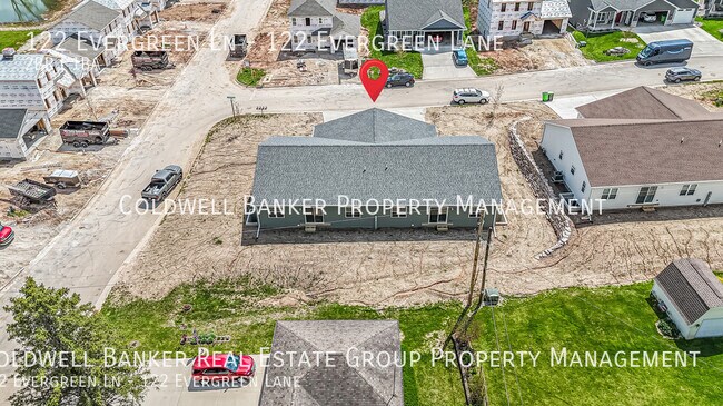 Building Photo - 122 Evergreen Ln