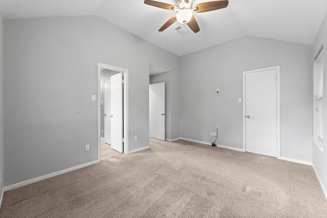 Building Photo - 17 E Willowood Ct