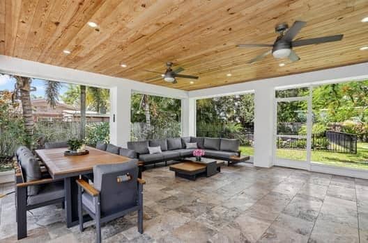 Building Photo - 600 NE 4th St