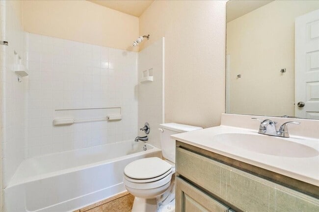 Building Photo - 2924 Bond Dr