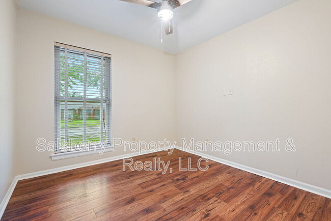 Building Photo - 255 Barclay Ave
