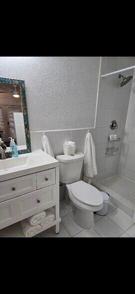 Building Photo - 3418 River Way