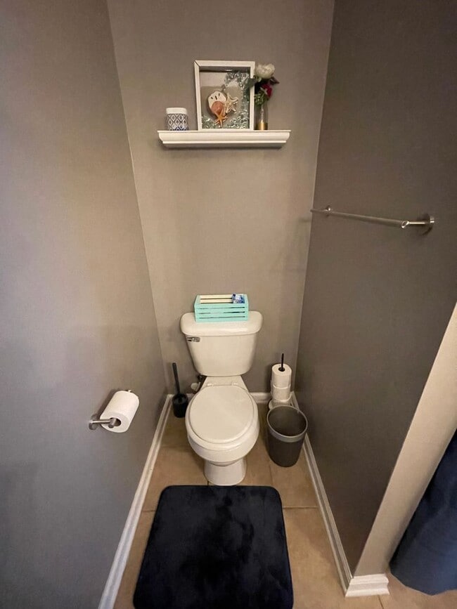 Building Photo - Wakefield Subdivision!  End Unit.