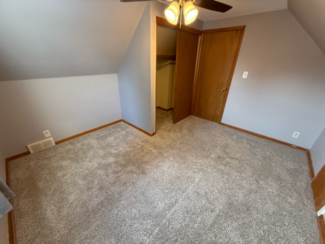 Building Photo - 3-Bedroom Home Just Steps from Lake Michigan! Prime location!