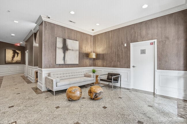 Building Photo - 515 Main St