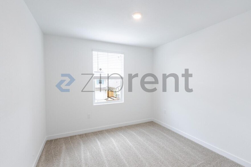 Building Photo - 8399 Sinesky Wy