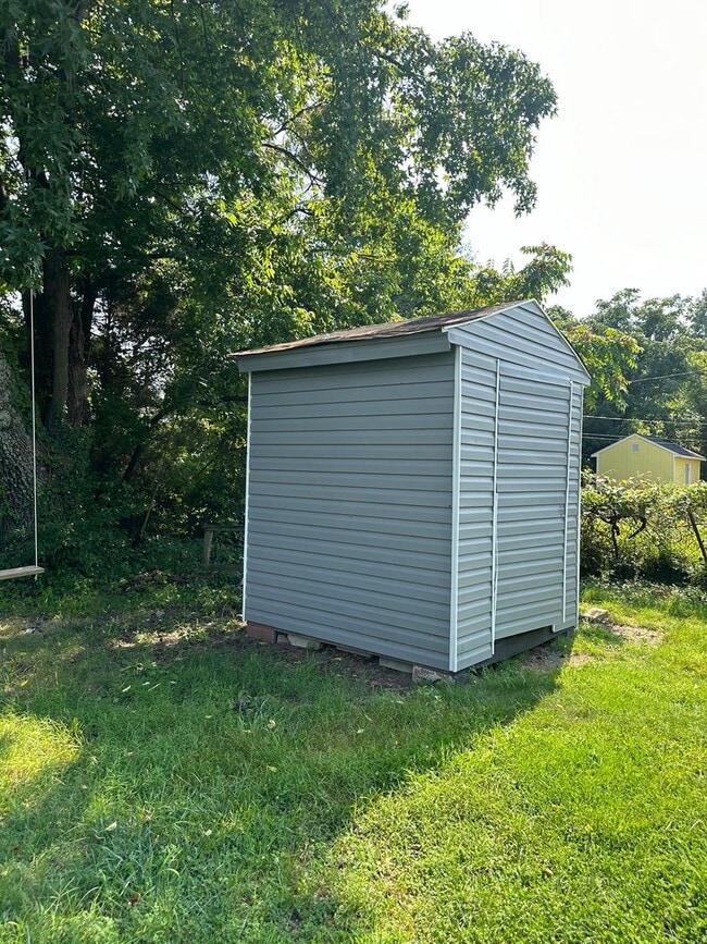 Building Photo - Cozy 2bd/1bath with Big Yard