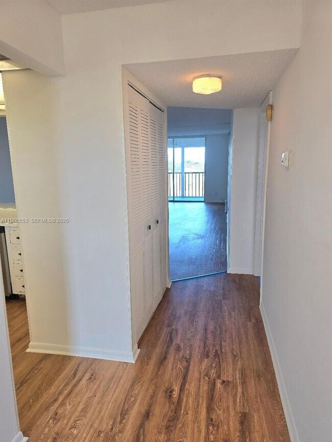 Building Photo - 2571 Aragon Blvd