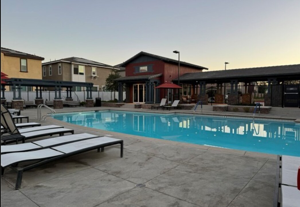 Building Photo - 40430 Melrose Dr