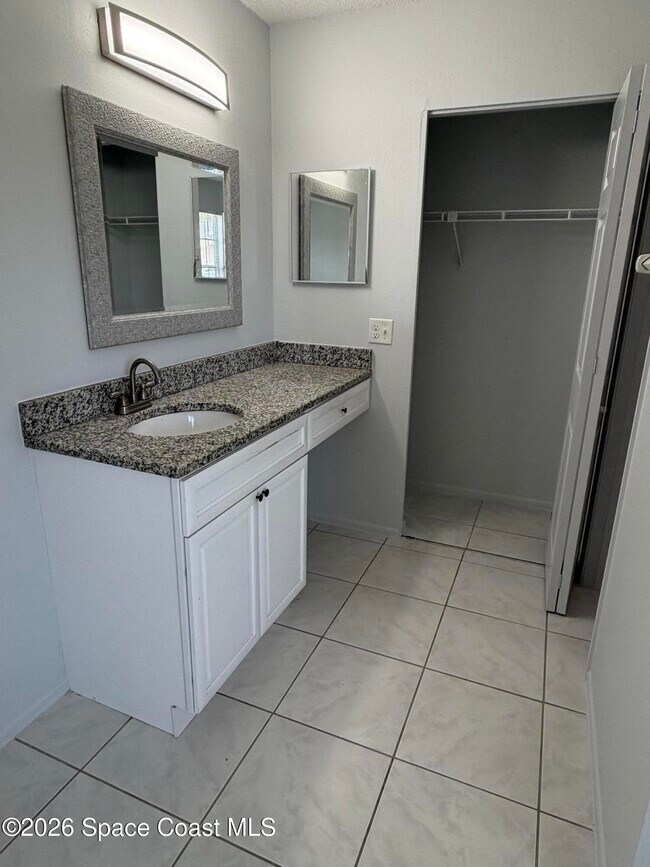 Building Photo - 1440 Malibu Cir NE