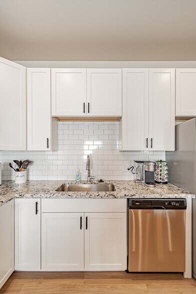 Building Photo - 380 S 3rd W