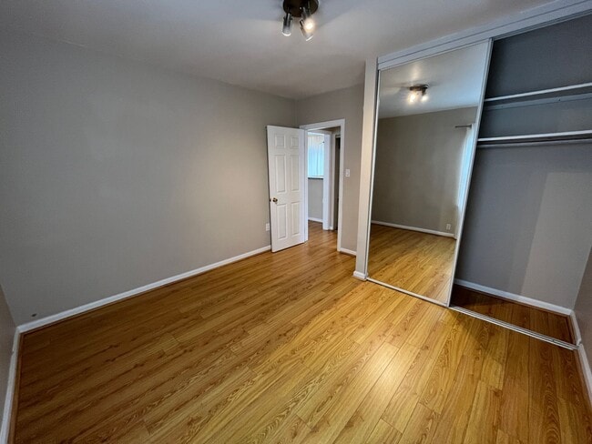 Building Photo - 231 13th St